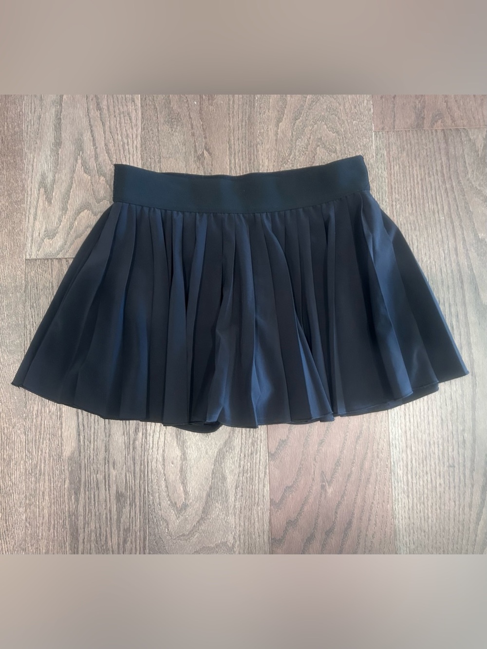 TNA Size Medium Women's Pleated Tennis Skirt